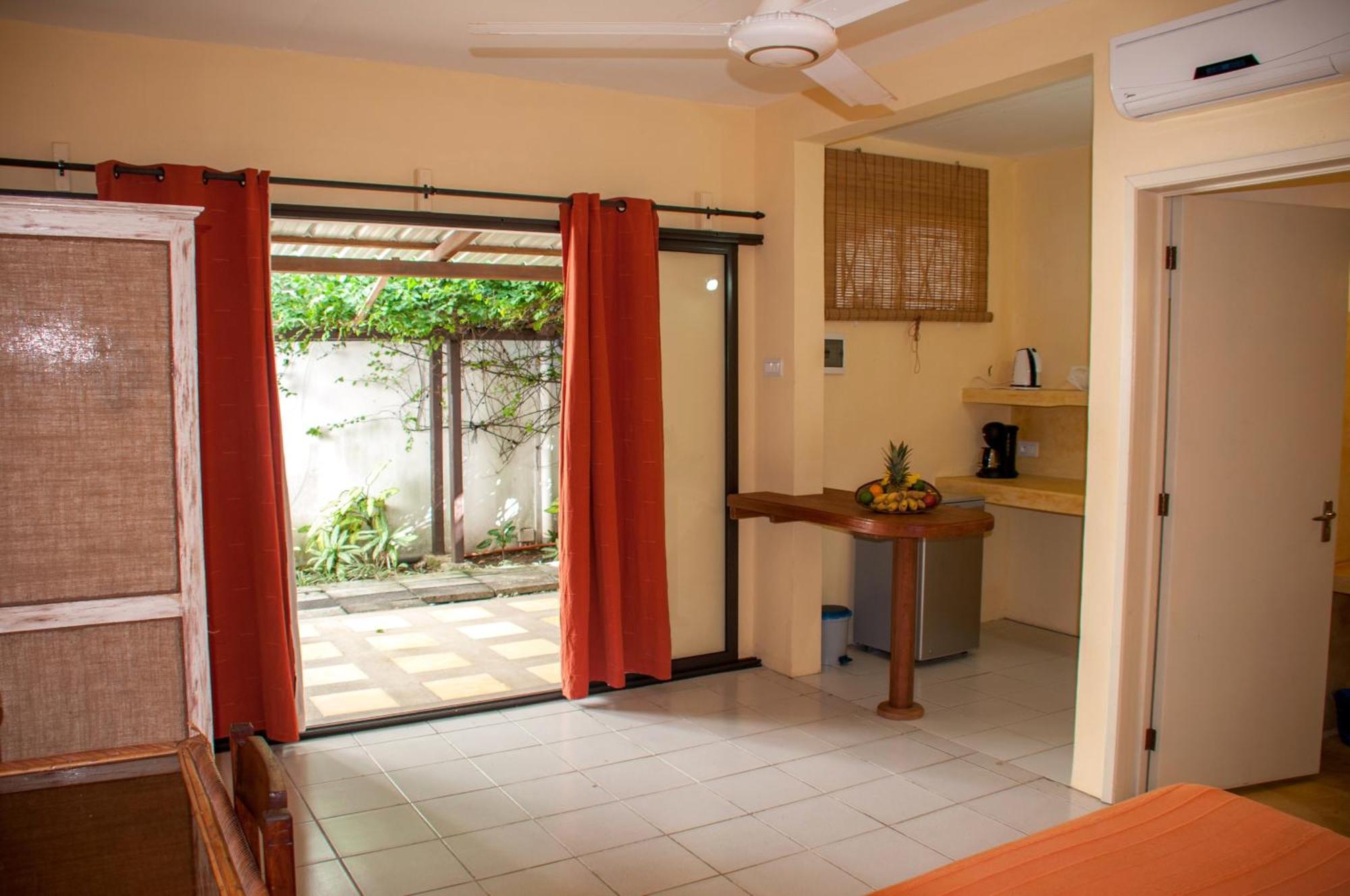 Chantauvent Guest House Блу Бей Стая снимка