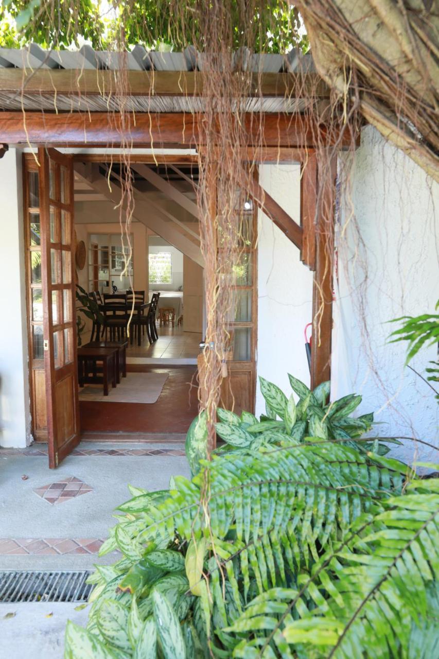 Chantauvent Guest House Блу Бей Екстериор снимка